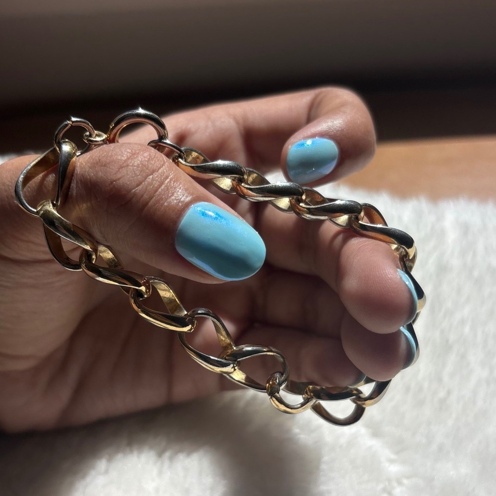 Gold Tone Twisted Oval Link Chain Bracelet Spring Ring Clasp Classic Jewelry